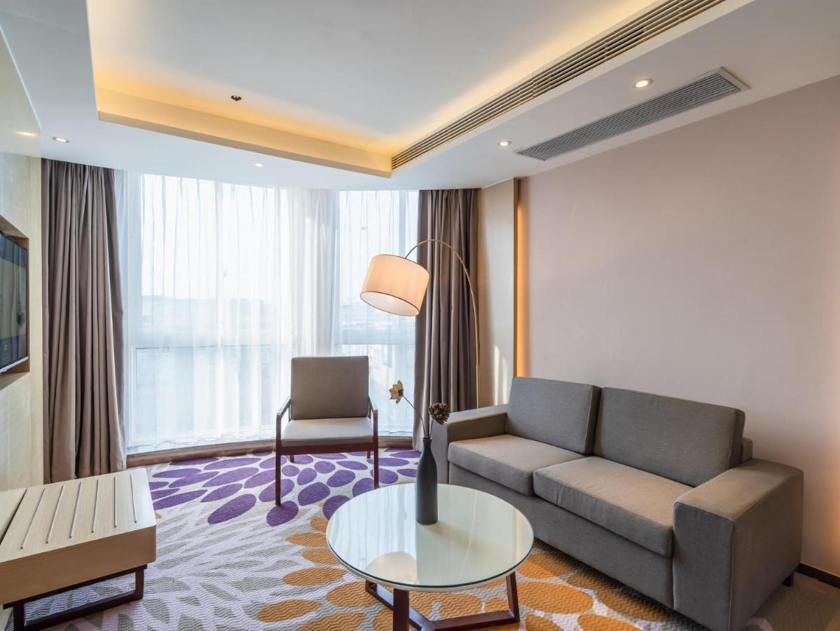Lavande Hotel Luzhou Wanda Plaza Southwest Commercial City Exterior photo